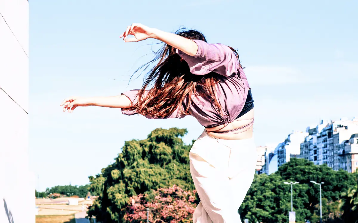 Danse contemporaine en plein air pour les femmes – Paris 20ᵉ