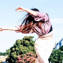 Danse contemporaine en plein air pour les femmes – Paris 20ᵉ
