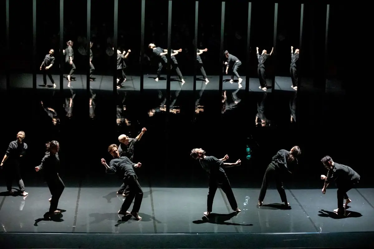 Danse  Les Yeux fermés