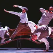 Danse : Sous le poids des plumes Cie Pyramid