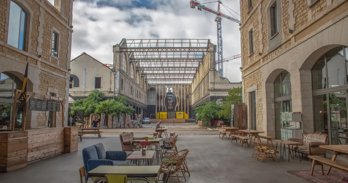 Darwin à Bordeaux : Brunch bio, skatepark et street-art à la Caserne Niel