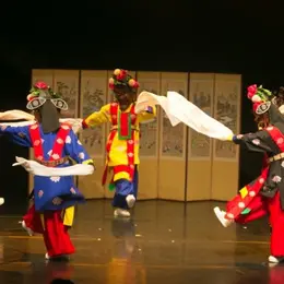 Spectacle de la danse traditionnelle « Cheoyongmu »