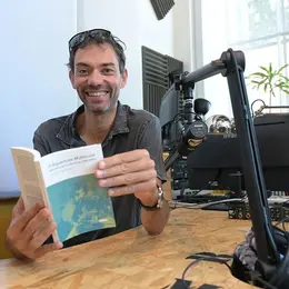 De 1981 à aujourd'hui : un nouveau livre raconte 45 ans de radios libres à Mulhouse