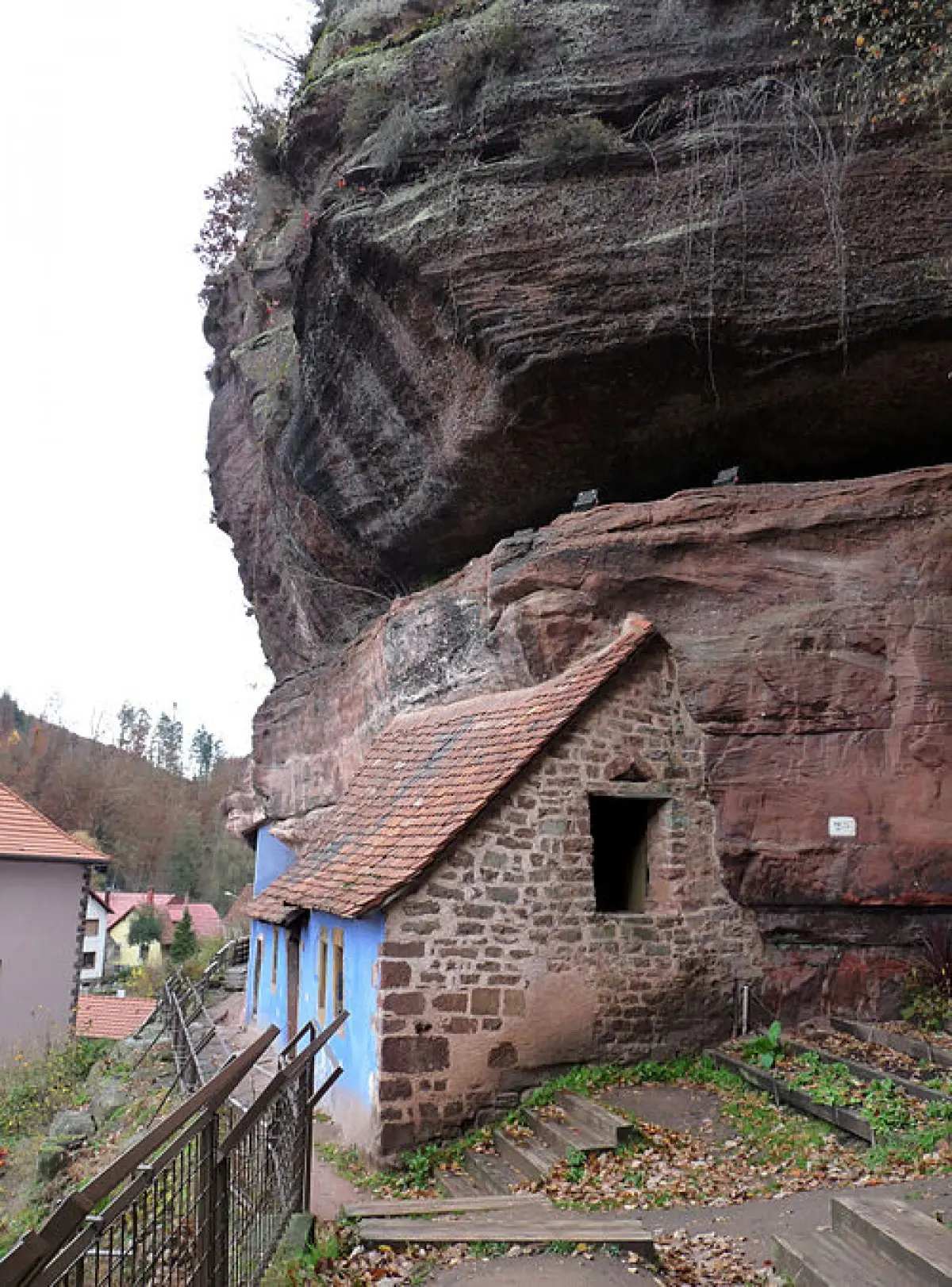 De curieuses mais charmantes maisons (très) anciennes
