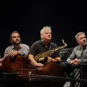 De Ferré à Ferrat, Poètes vos papiers... !