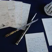 De l’encre plein les doigts