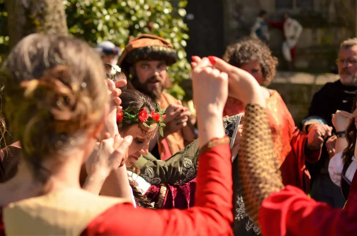 Déambulations et spectacle de rue festival Osez la Médiévale Attitude !