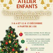 Décoration du sapin de la chaussée