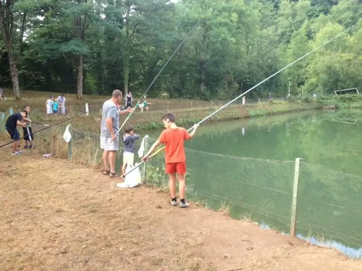 Découverte de la Pêche à la truite au plan d'eau du Ribatel à St Geniez d'Olt