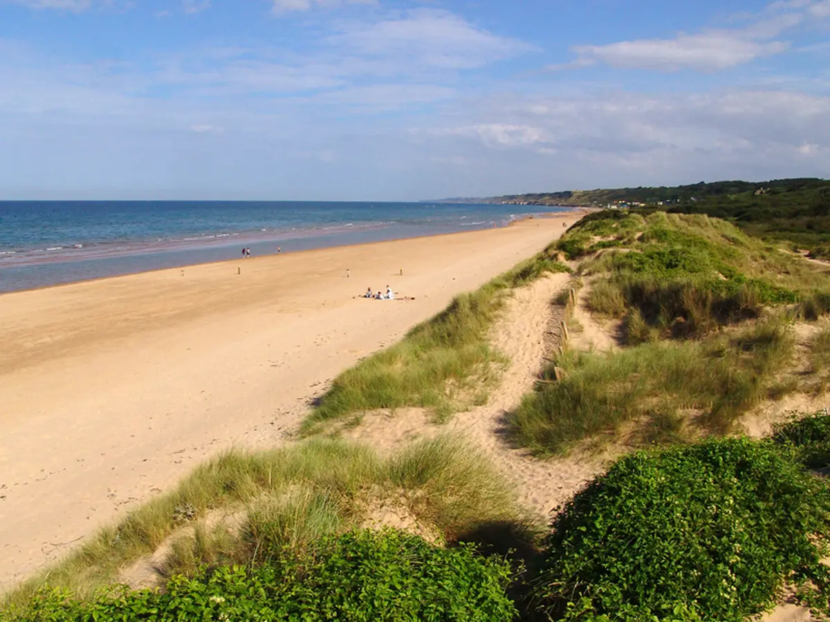 Découverte en famille de la faune et de la flore d'Omaha Beach.