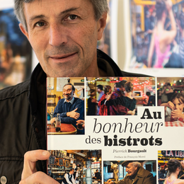 Dédicace-causerie sur les bistrots de Pierrick Bourgault, durant le salon Arty-show