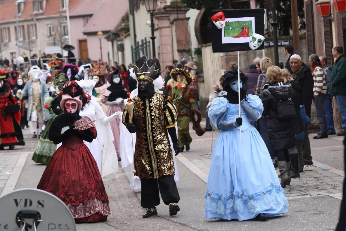 Défilé dans les rues de Soultz (Haut-Rhin) lors de la traditionnelle cavalcade de Carnaval