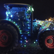Défilé de tracteurs illuminés