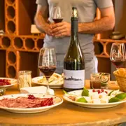 Dégustation de vins et d'un mâchon au Domaine JP Rivière (69)