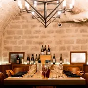 Dégustation fromages & vins, Caves du Louvre Paris (en anglais)