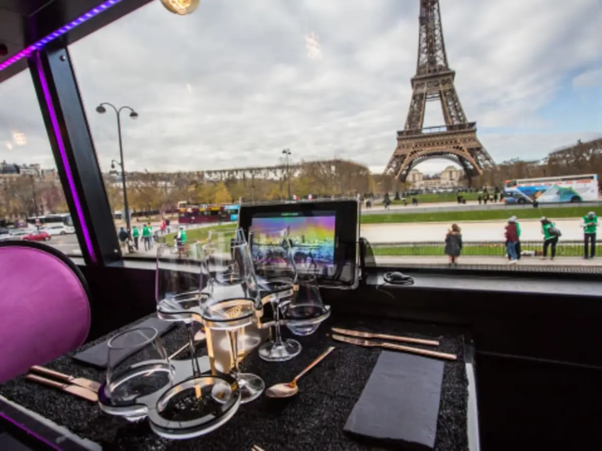 Déjeuner à bord du Bus Toqué à Paris