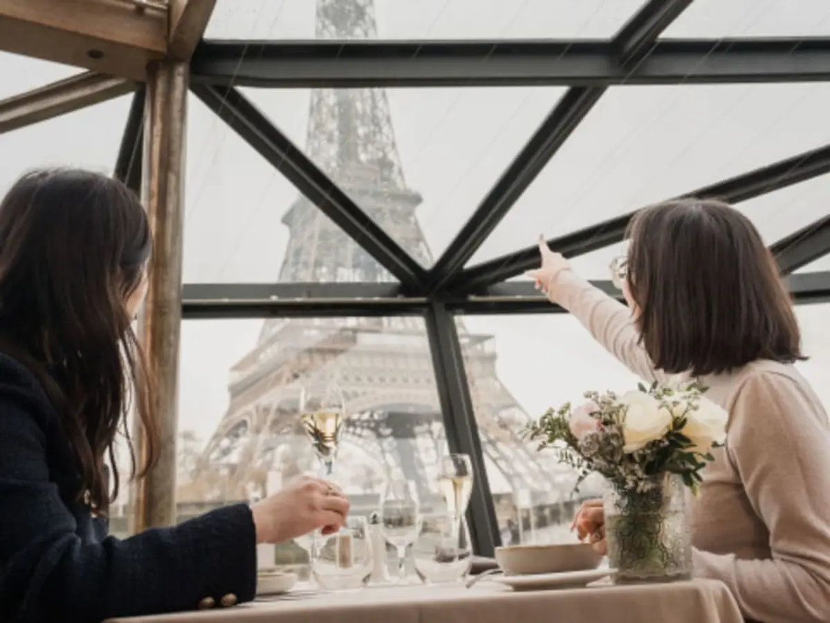 Déjeuner sur la Seine par les Bateaux-Mouches Paris