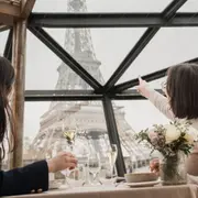 Déjeuner sur la Seine par les Bateaux-Mouches Paris