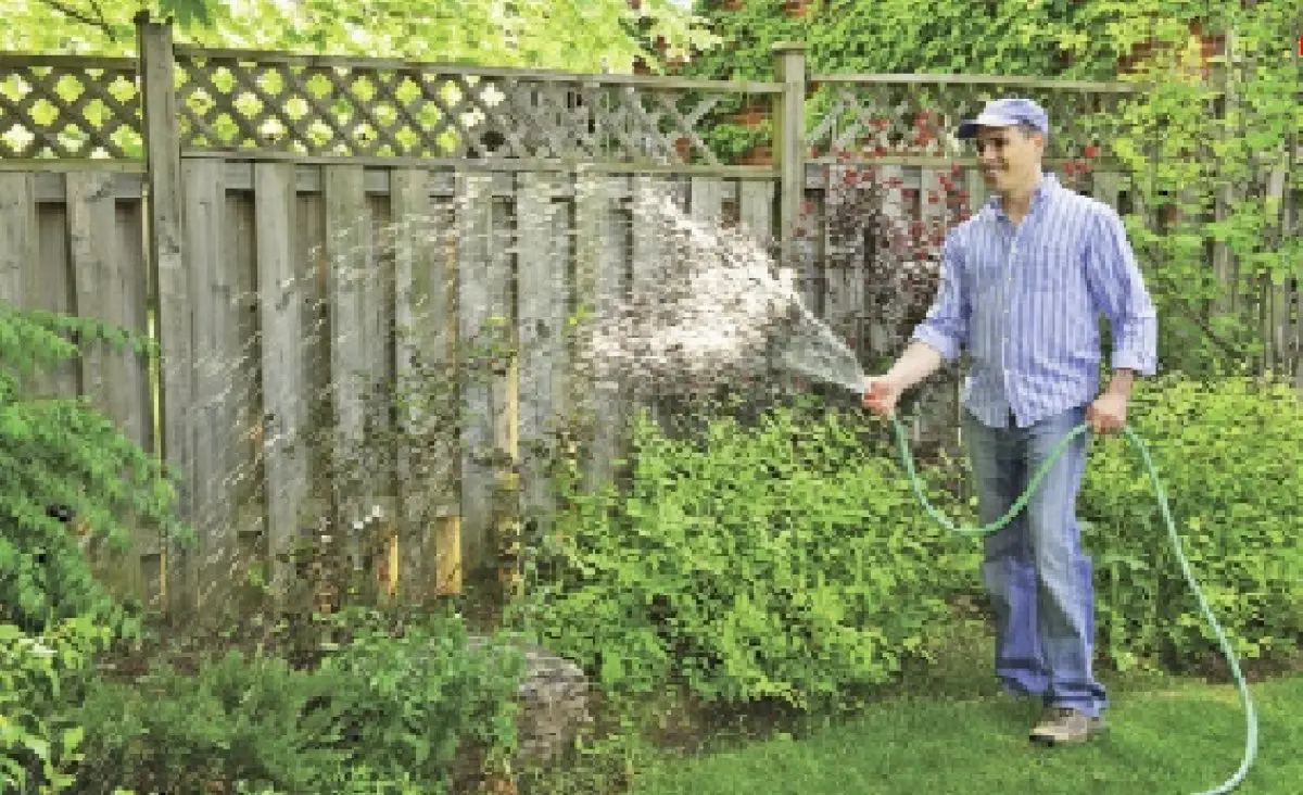 Demandez donc à votre voisin d’arroser votre  jardin pendant votre absence