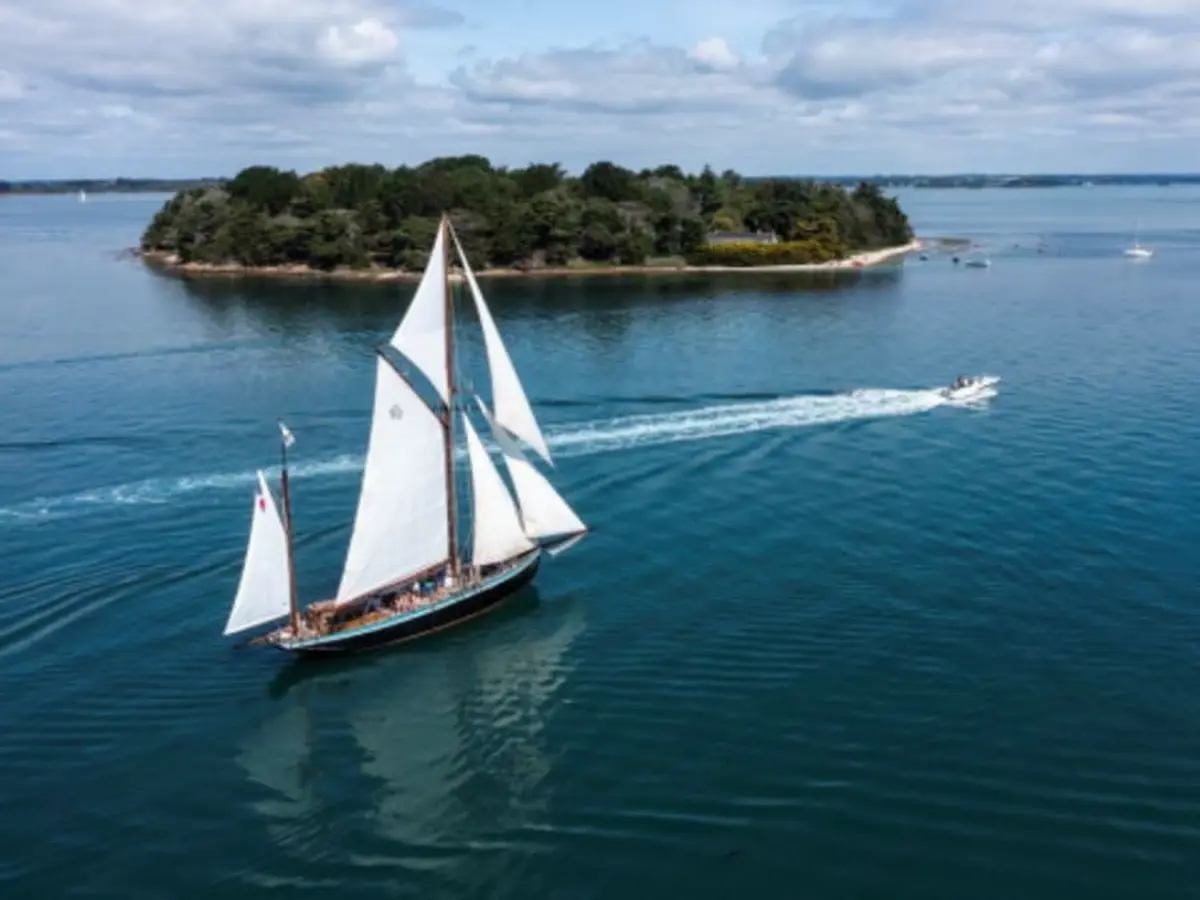 Demi-journée à bord d'un voilier centenaire près de Vannes (56)