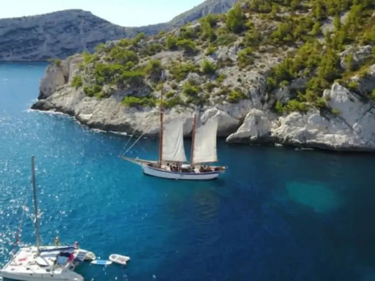 Demi-journ&eacute;e & baignade &agrave; la voile dans les Calanques du Frioul