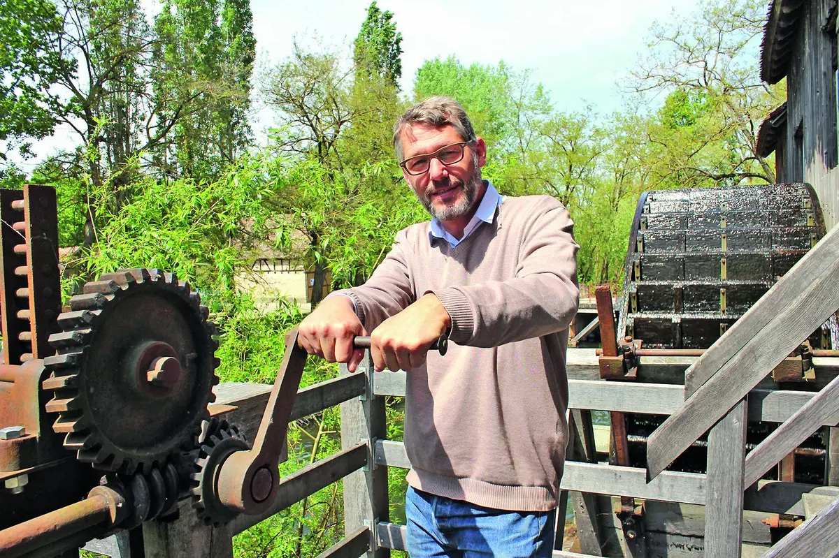 Denis Leroy actionne les rouages de l'Ecomusée