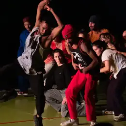 Des Danses Et Des Luttes