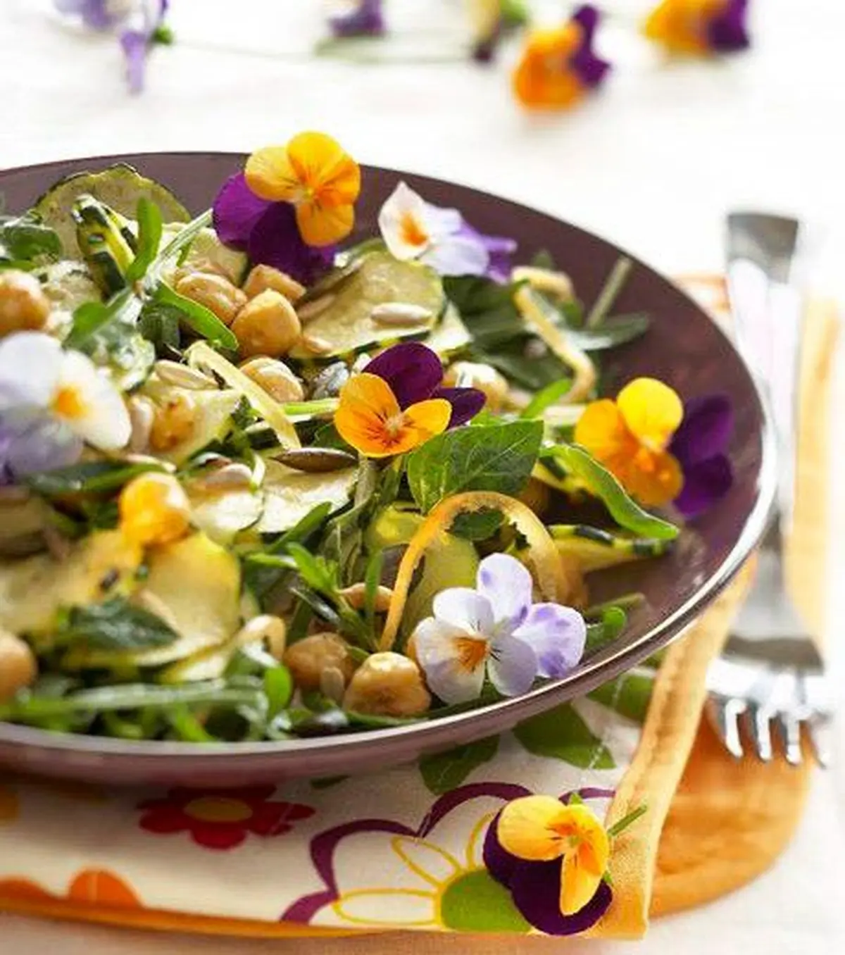 Des fleurs dans nos assiettes