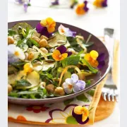 Des fleurs dans nos assiettes