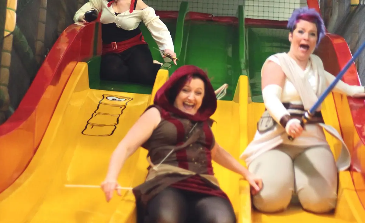 Les grands aussi peuvent se marrer sur le grand toboggan !