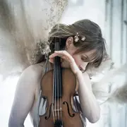 Des Lendemains qui chantent : Chloe Dunn