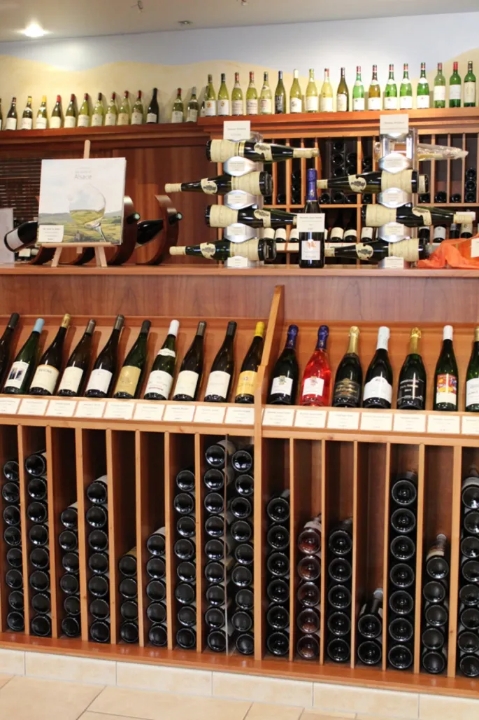 Des vins de Bourgogne à ceux d\'Alsace, des vins Californiens à ceux de Nouvelle-Zélande, faites un tour du monde des vins dans cette boutique