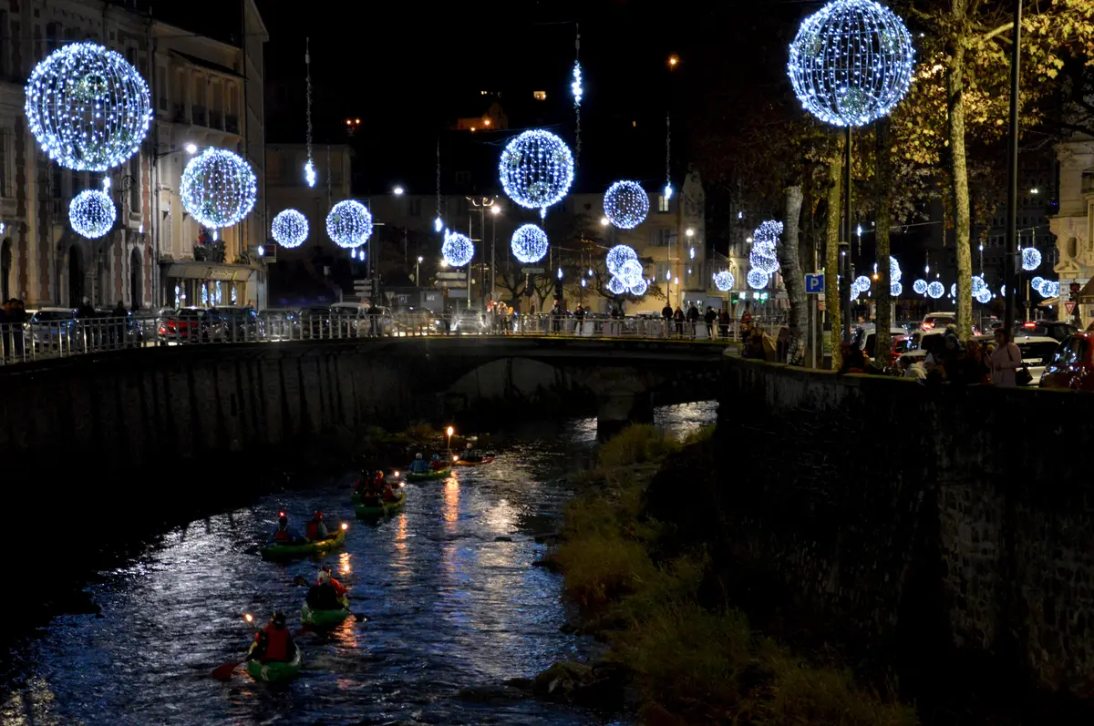 Descente au flambeau dans le centre ville