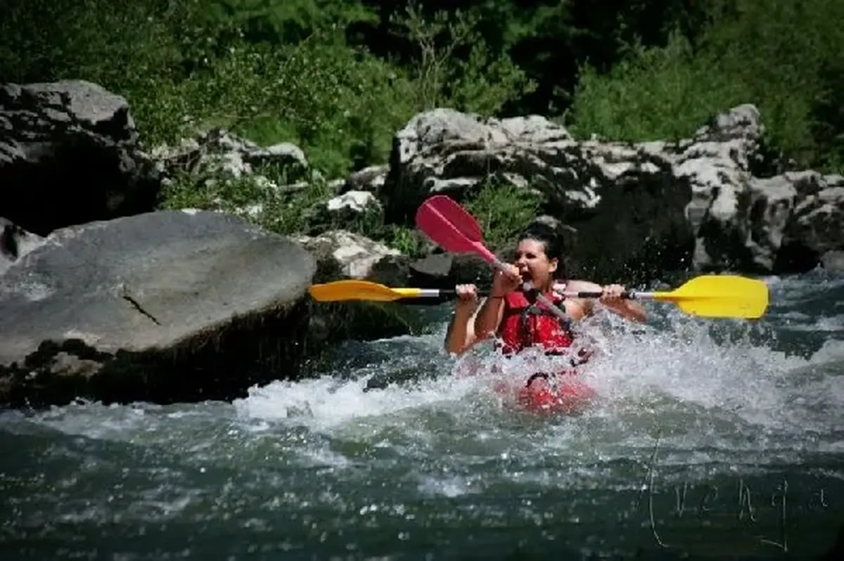 Descente en Canoë-Kayak en eaux vives avec Avenga