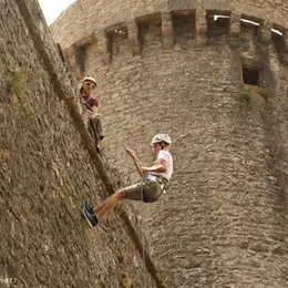 Descente en rappel des remparts