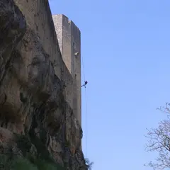 Descente en rappel du donjon de Gavaudun