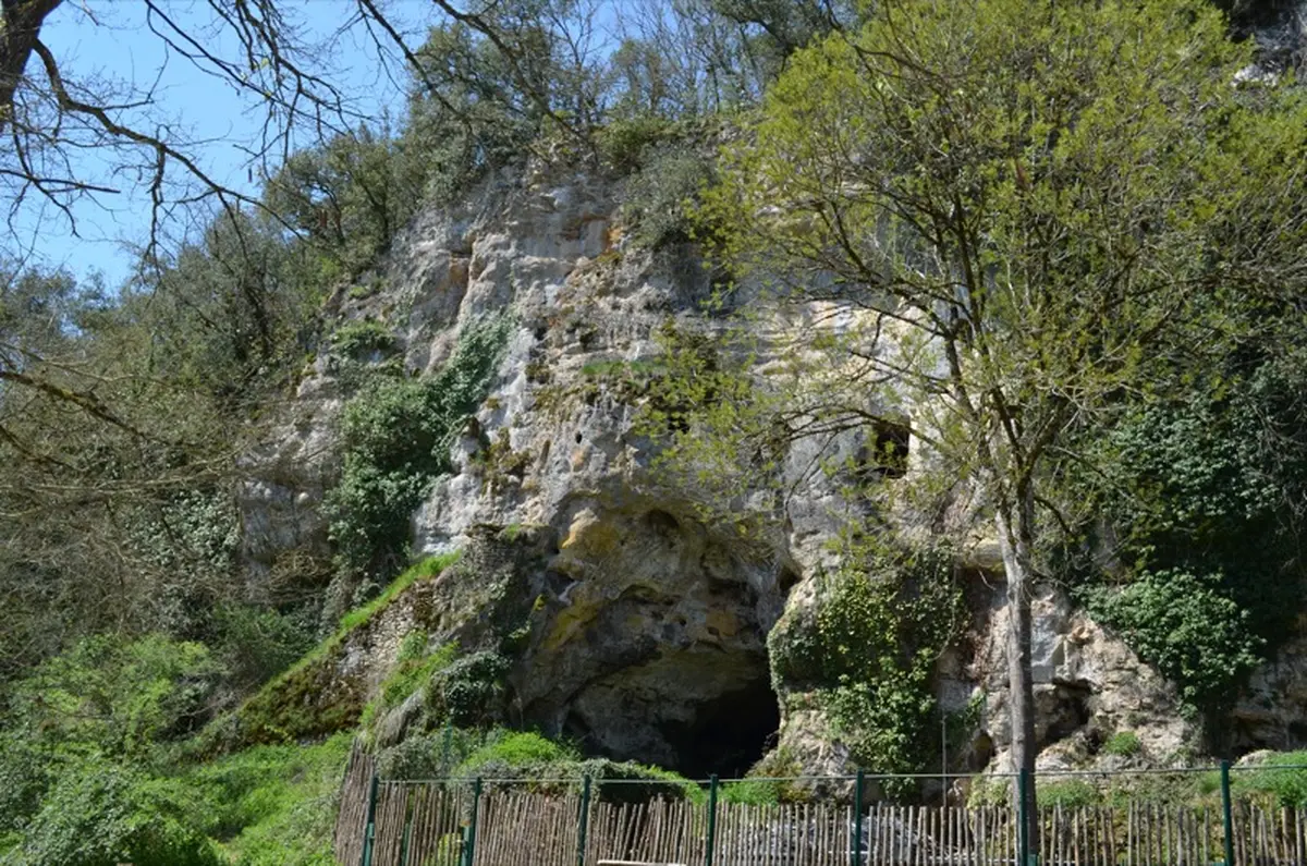 Deuxièmes rencontres aurignaciennes : ''la Bouriane, centre du monde, on marche, on apprend et on papote…''
