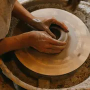 Dimanche au Musée - travail de la terre, tourne ton bol !