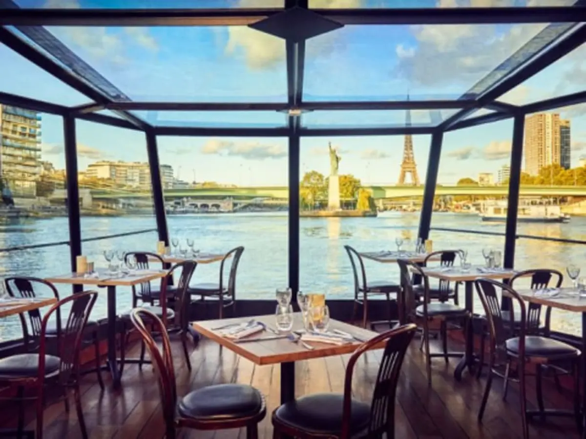 Dîner croisière Paris découverte sur la Seine