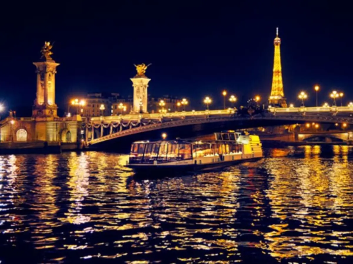Dîner croisière Paris saveurs sur la Seine