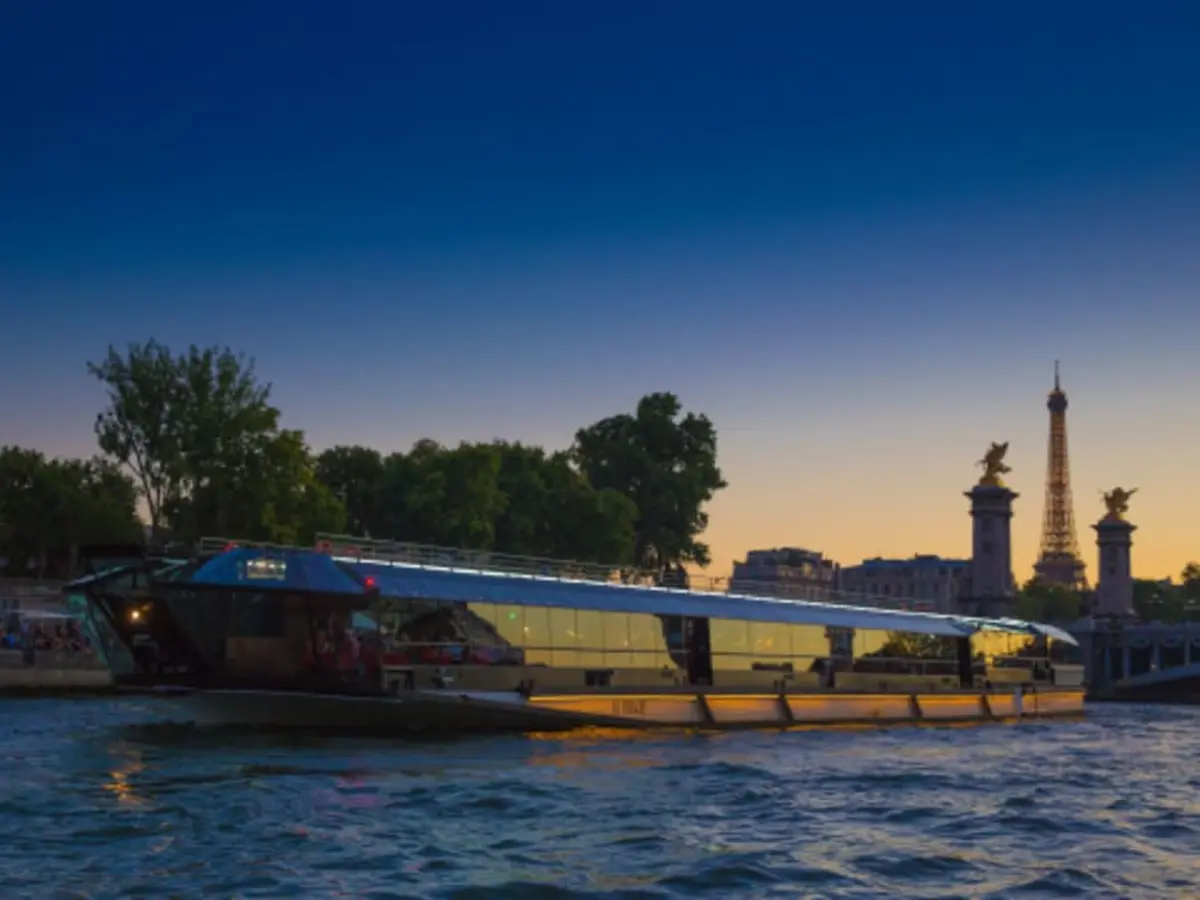 Dîner croisière sur les Bateaux-Mouches à Paris
