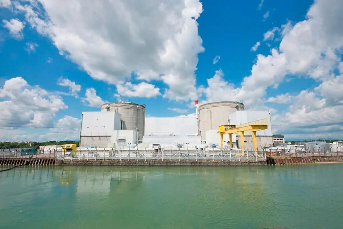 - T'as réservé un resto pour ce soir ? - Oui, à Fessenheim !