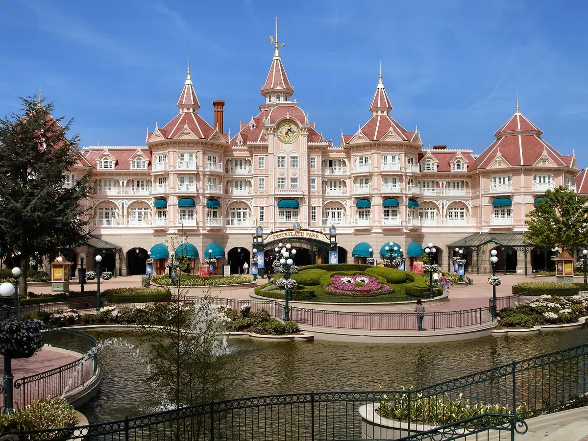 Disney Hôtel, à l'entrée de Disneyland Paris