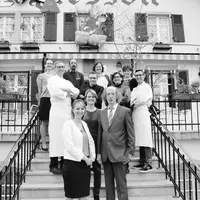 Toute l'équipe réunie devant l'Auberge Au Vieux Pressoir DR