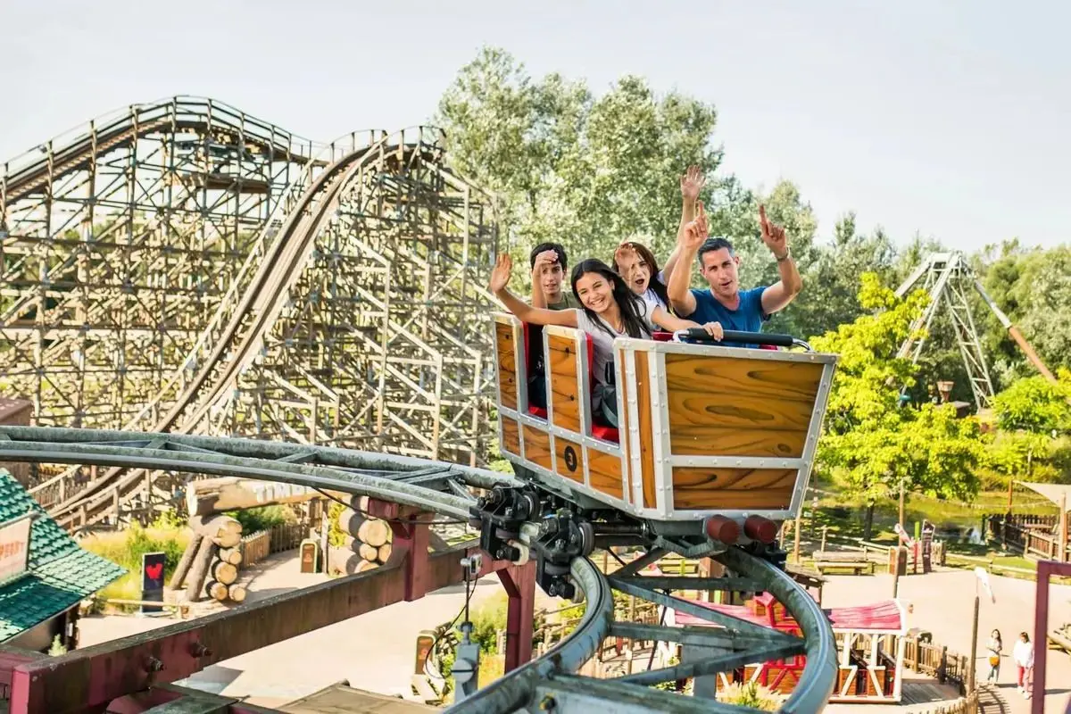 Dormir dans un parc d'attractions fermé à Walibi Rhône-Alpes