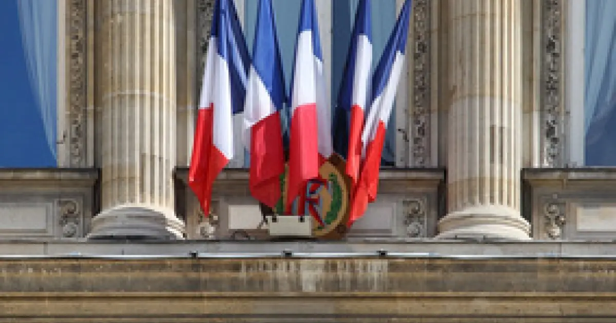 Pour trouvez les institutions officielles près de chez vous, suivez le drapeau tricolore !