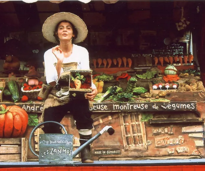 La ville d\'Erstein a choisi la gastronomie comme thématique de la saison, comme ici avec Andrée Kupp, dresseuse de légumes