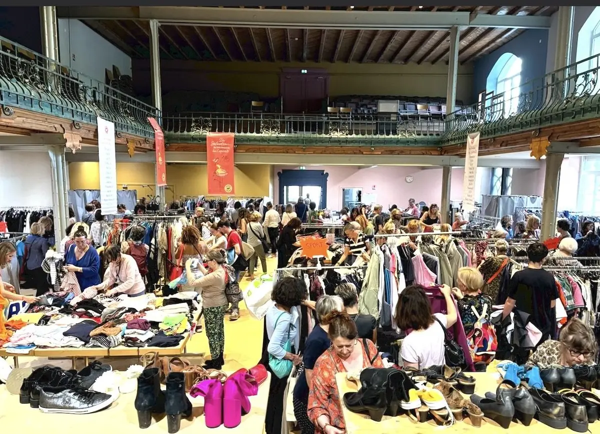 16 &egrave;me Vide Dressing caritatif des Copines