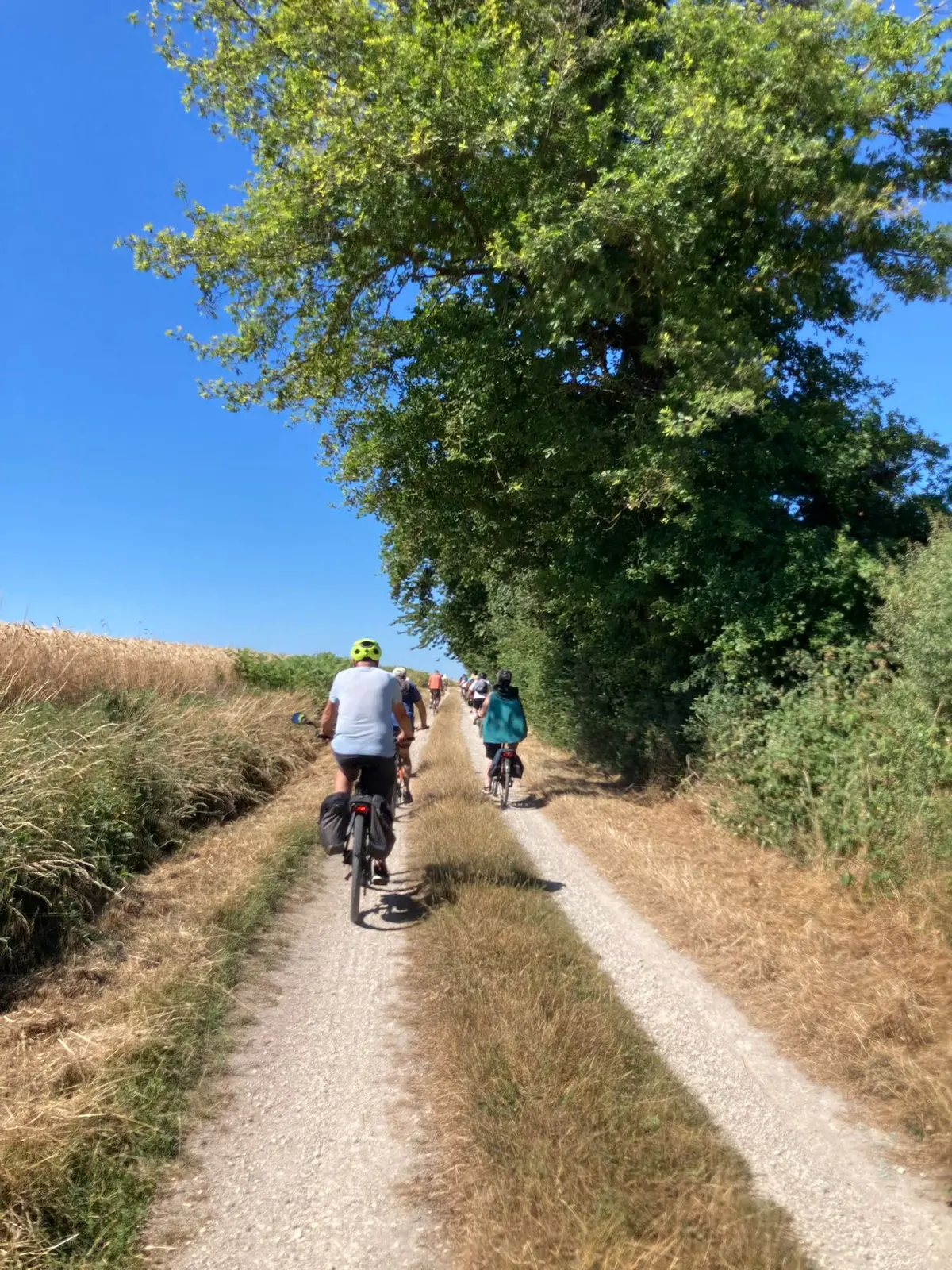 Echappée à vélo - de clochers en jardin secret