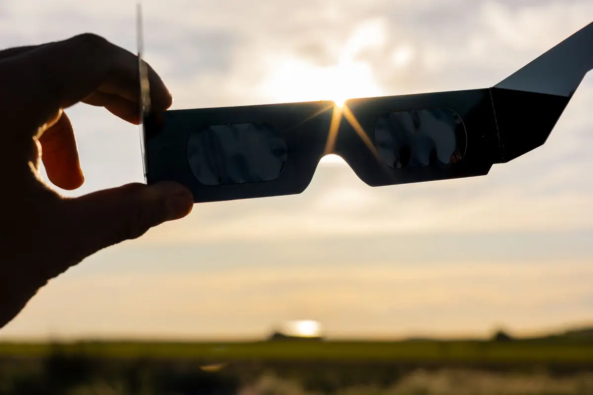 Les lunettes : &eacute;quipement indispensable pour observer l'&Eacute;clipse solaire du 12 ao&ucirc;t 2026 &agrave; Toulouse 